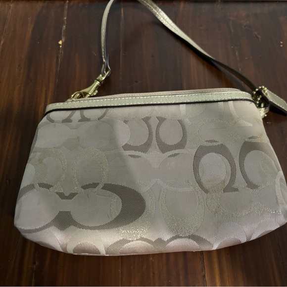 Coach Wristlet - vintage - Picture 3 of 3